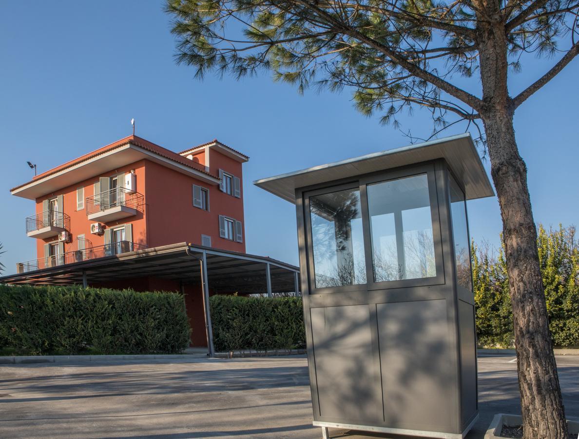 My Svago Hotel Mariglianella Bagian luar foto